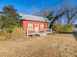 324 8th St, Athens, TN 37303