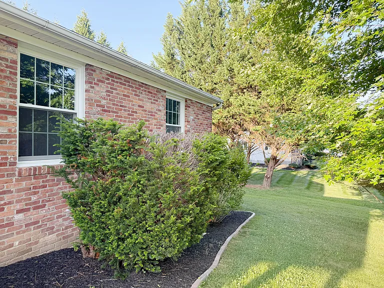 9398 Paulskirk Dr — Photo 34