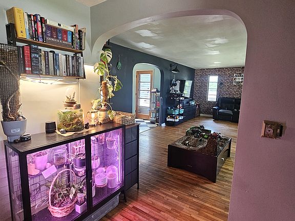 3rd image of 525 Prairie St