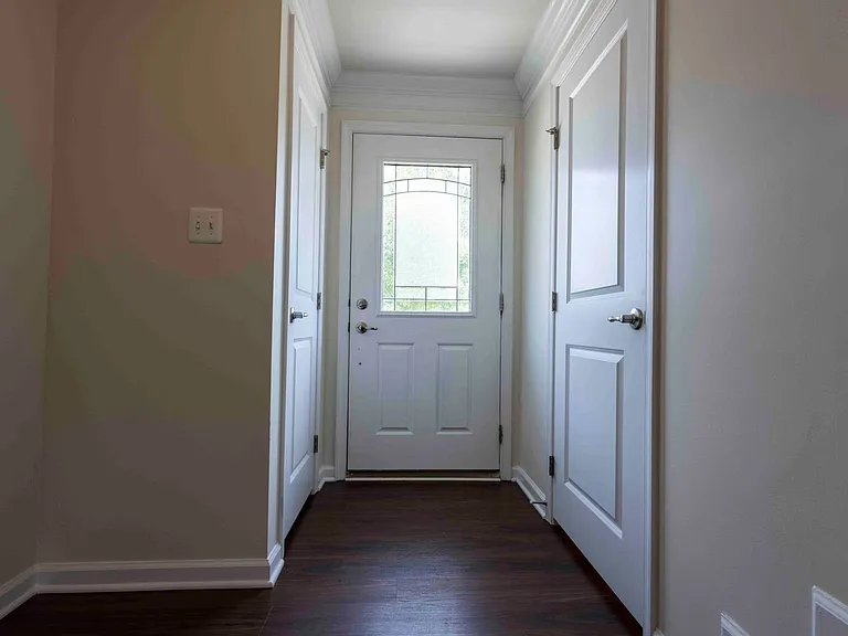 930 Dawes Ct — Photo 3