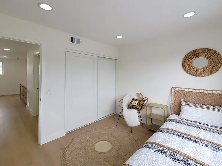 220 S Linhaven Cir — Photo 26