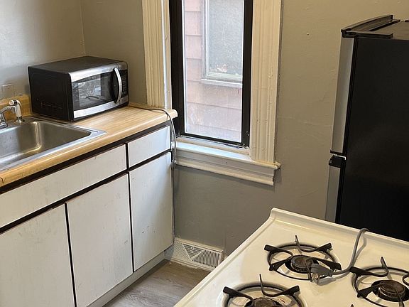 3rd image of 615 North Ave APT 1
