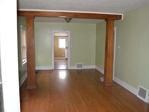 4th image of 2621 Pleasant St
