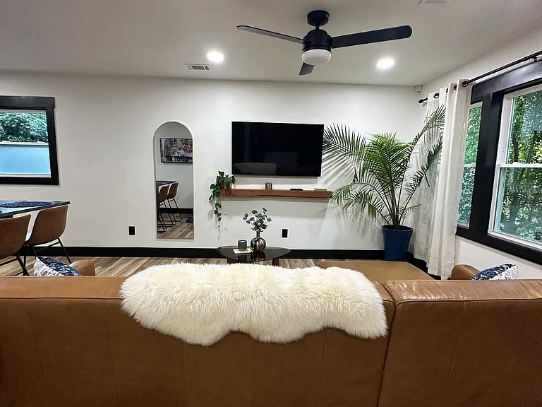 4317 Welling Ave — Photo 9