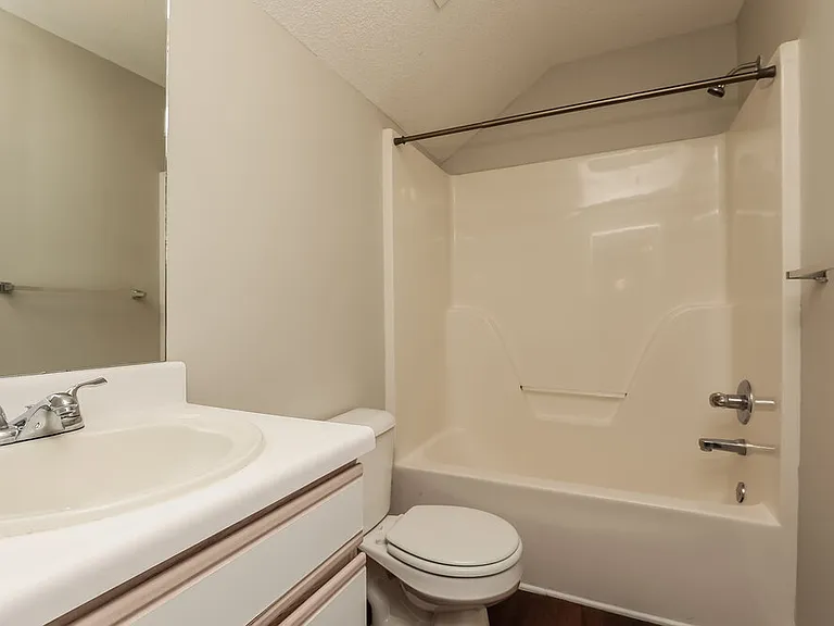 1464 Rochester Dr — Photo 11