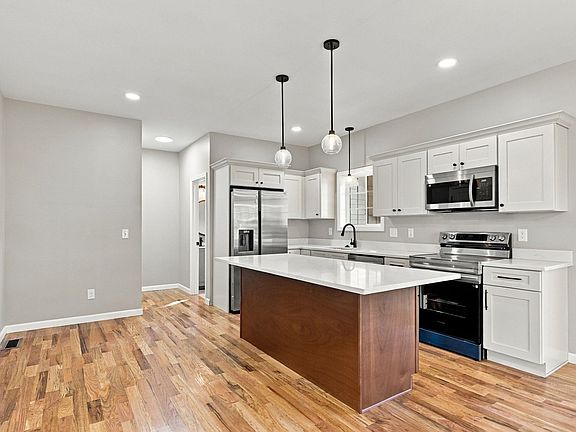3rd image of 36 Goldenrod St