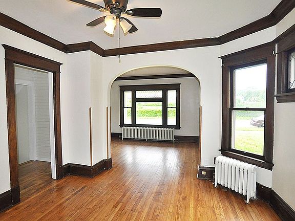 5th image of 947 Saint Anthony Ave