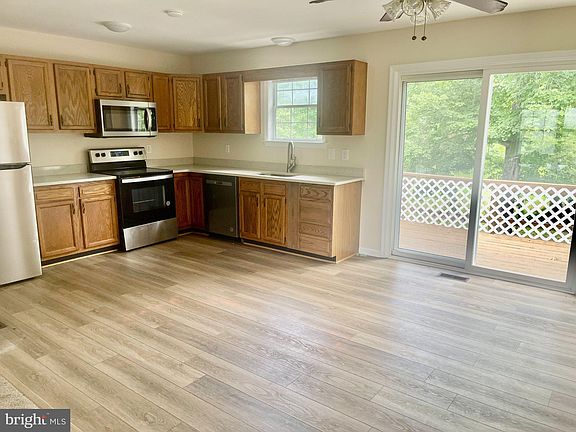 5th image of 380 Sollers Wharf Rd