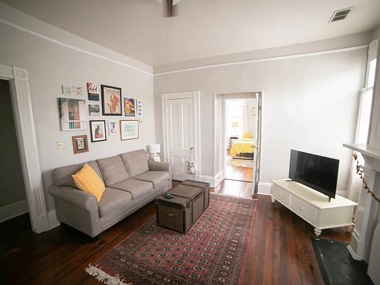 210 E Duffy St #B — Photo 3