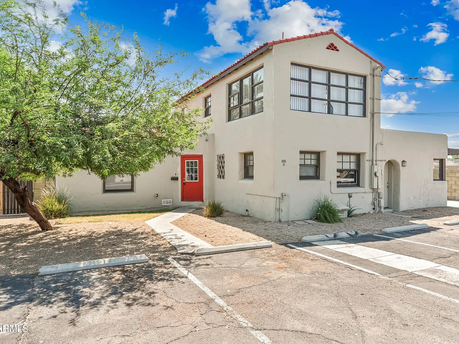 3949 E Earll Dr — Photo 2