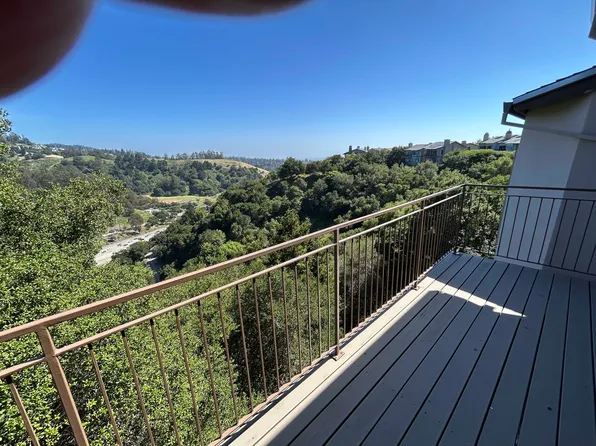 6676 Charing Cross Rd, Oakland, CA 94618