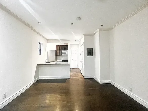 340 East 61st Street image 1 of 6
