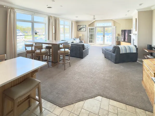 487 Park Dr Unit 301, Green Lake, WI 54941