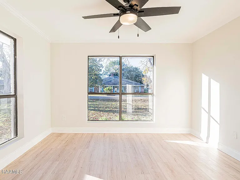 101 Van Dyke Ct — Photo 23