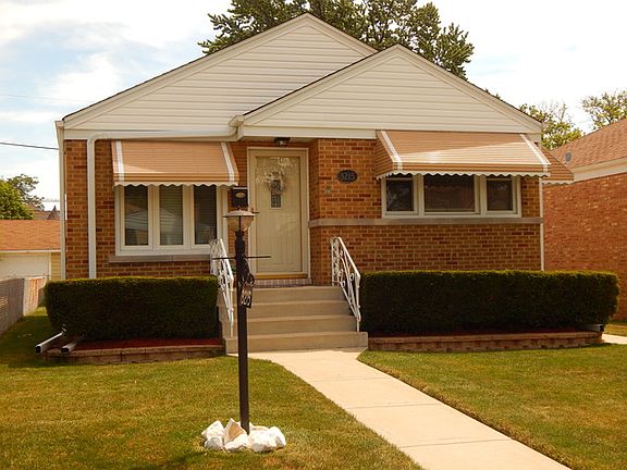 2nd image of 3215 Sunset Ln