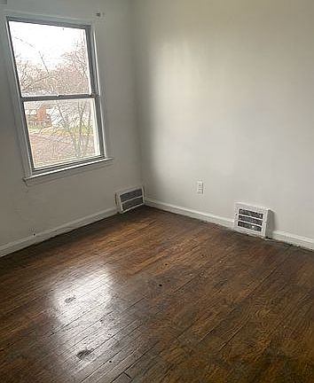 4th image of 18711 Greenfield Rd