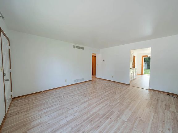 3rd image of 707 Thomas St #707