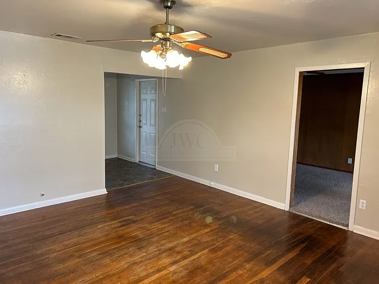 408 Allen St — Photo 4
