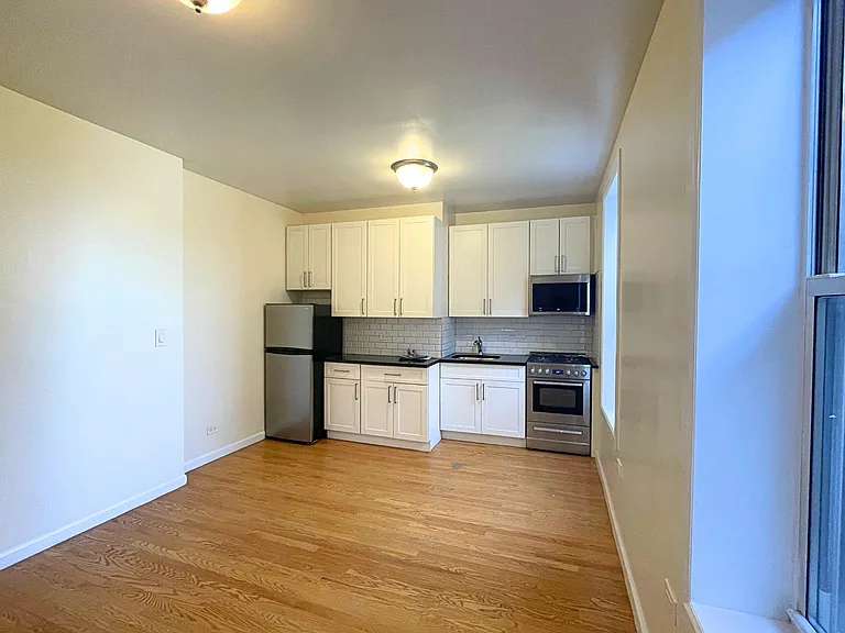 332 42nd St #2C — Photo 5
