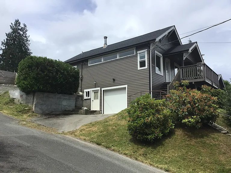 3928 Friday Ave — Photo 1