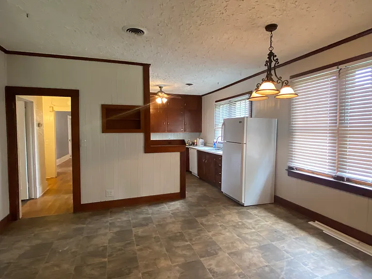 617 Jefferson St E — Photo 5