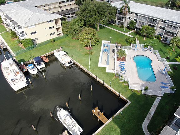 3rd image of 900 SW 12th St APT 308