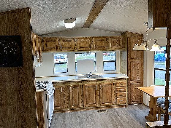 3rd image of 31 Circle Dr