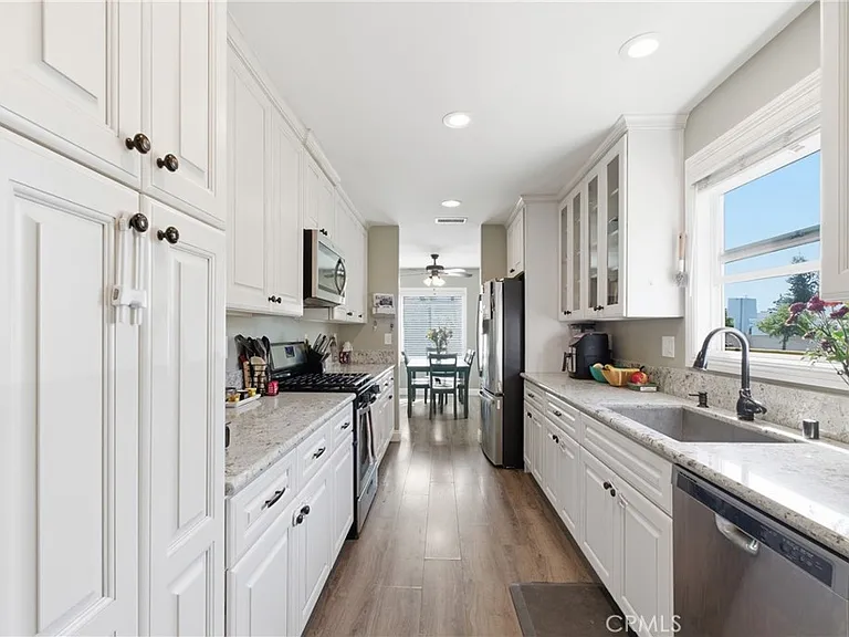 3403 Roxanne Ave — Photo 2