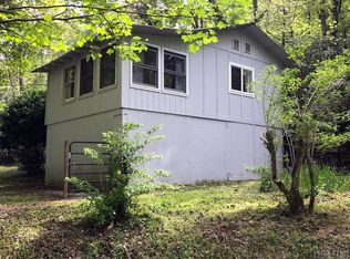 17 Bearwallow Ln, Sapphire, NC 28774