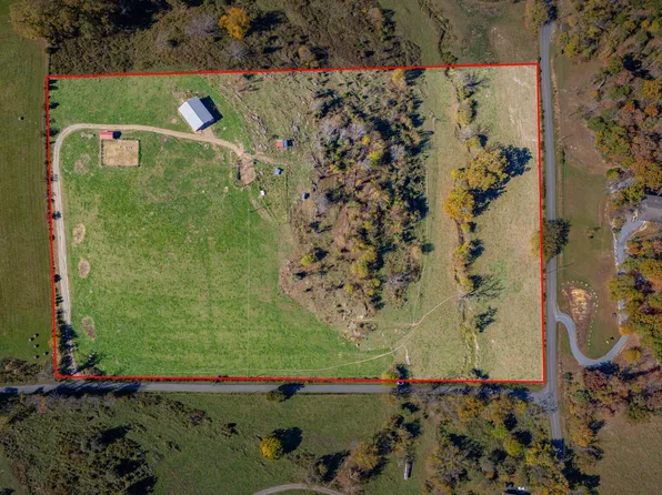 955 Sycamore Shoals Dr, Elizabethton, TN 37643
