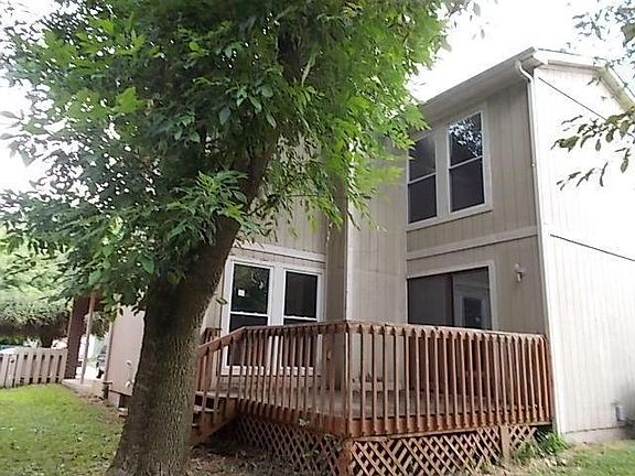 3rd image of 335 Halsbury Cir