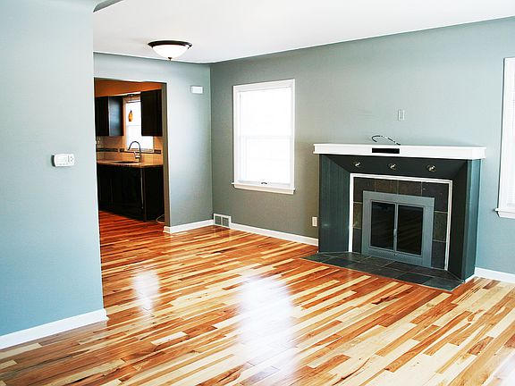 5th image of 2469 Paris Ave NE