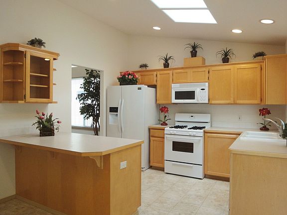 5th image of 4932 Old Oak St SE