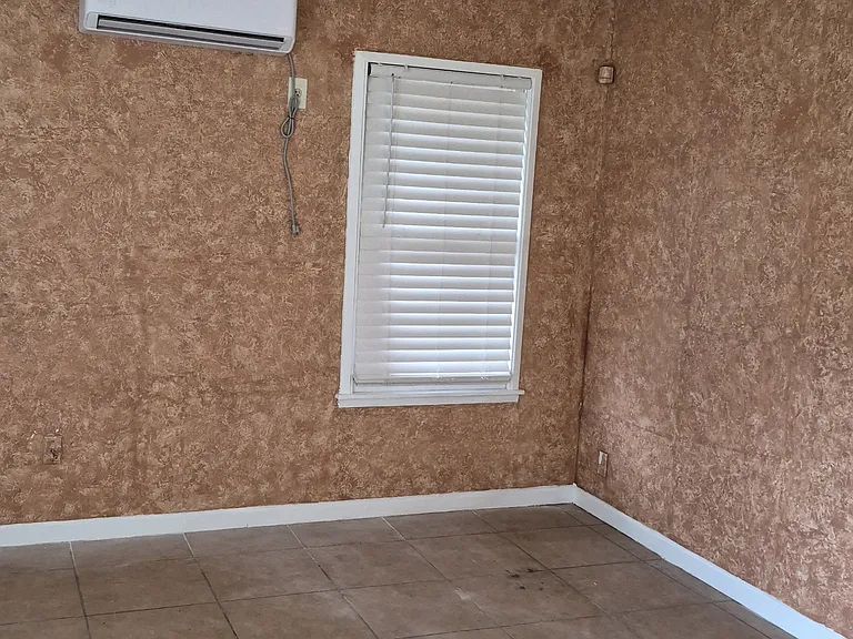 835 Utopia Ln — Photo 4