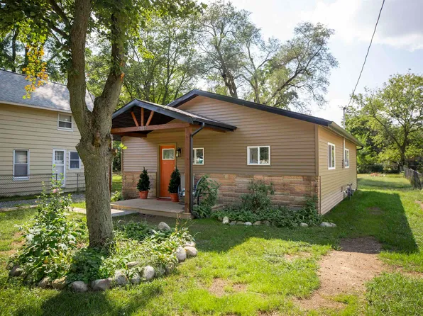 52885 Emmons Rd, South Bend, IN 46637