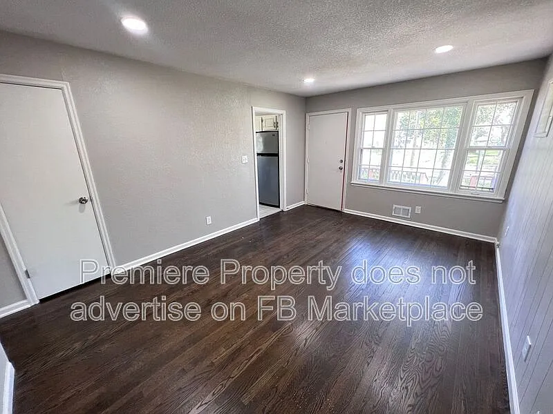 3 bed, 1.0 bath, 816 sqft, $1,150 — Photo 4