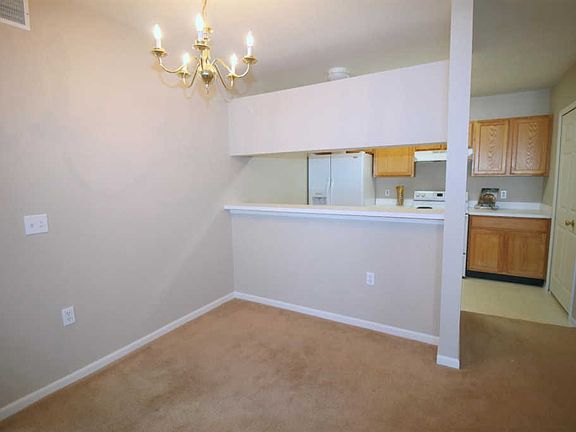 4th image of 2846 S Knightsbridge Cir