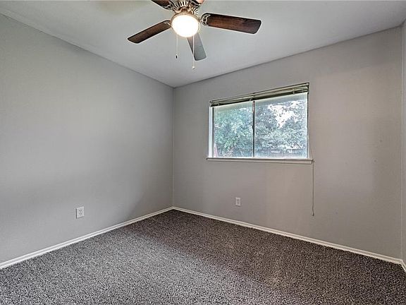 5th image of 425 Woodmere Dr