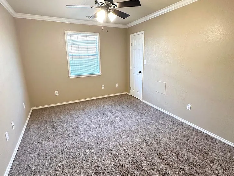 410 W Pine Ave — Photo 7