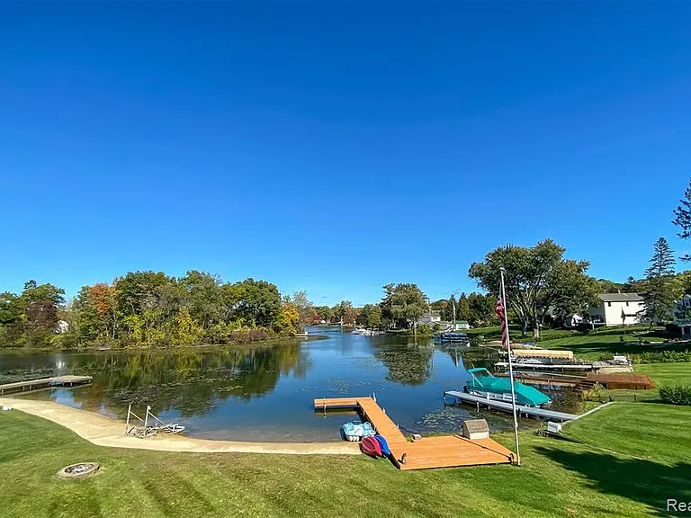 6628 Longworth Dr — Photo 2