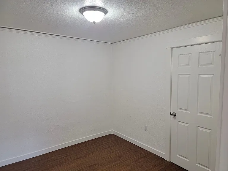 Avondale Apartments — Photo 14