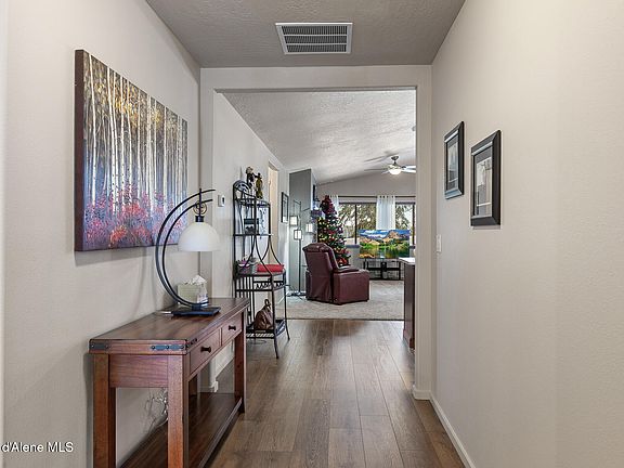 2nd image of 1042 E Allenby Ave