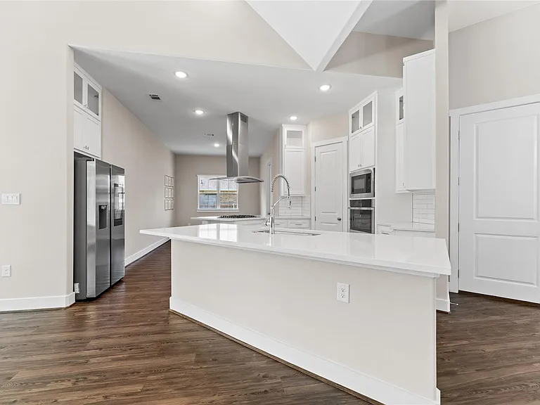 2650 Fountain View St — Photo 9