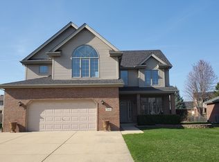 1560 Hillcrest Ln, Woodridge, IL 60517