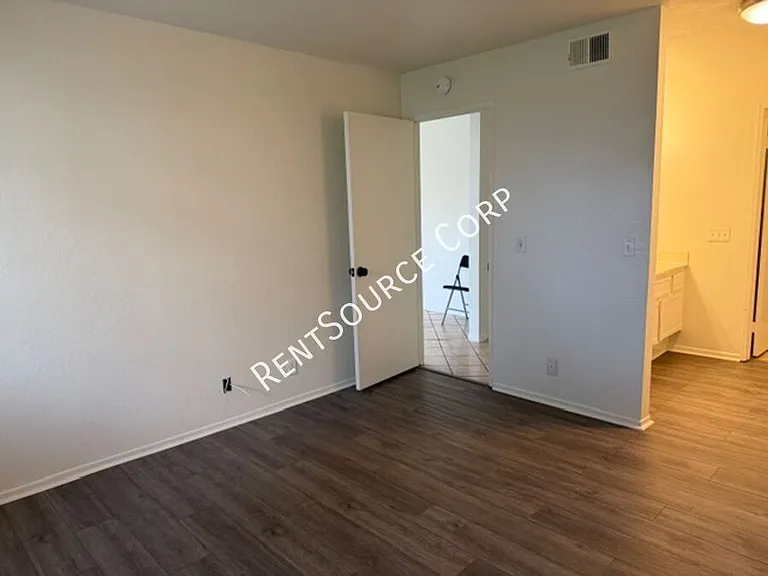 2554 Olive Dr #117 — Photo 9