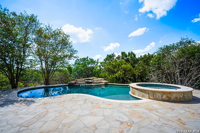 5 bed, 3.5 bath, 6088 sqft, $4,800 — Photo 2