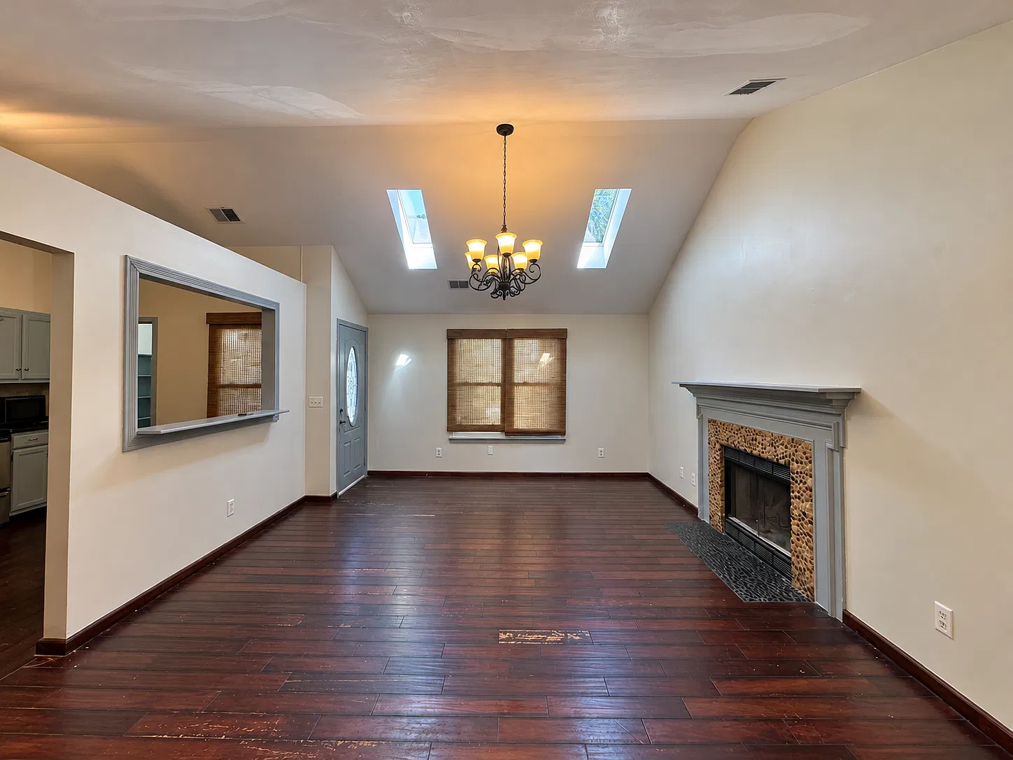 3 bed, 1608 sqft, $2,700 — Photo 3