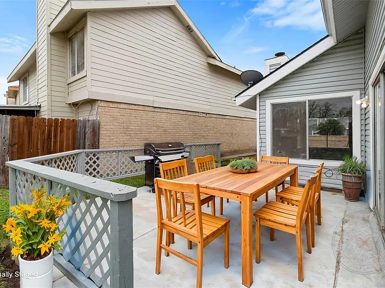 12162 Huntington Venture Dr — Photo 21