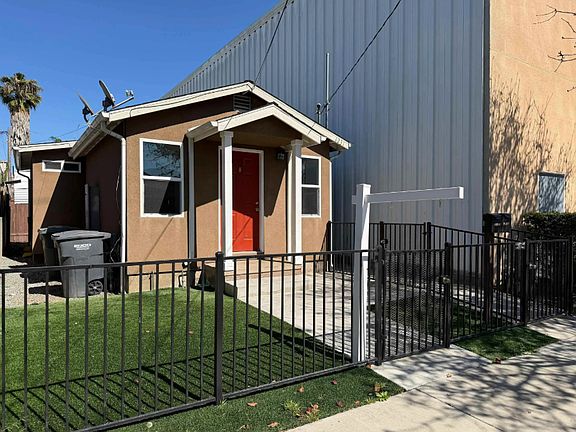 3rd image of 1231 Hoover Ave #1233