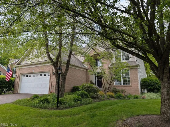721 Sagewood Ln, Chagrin Falls, OH 44023